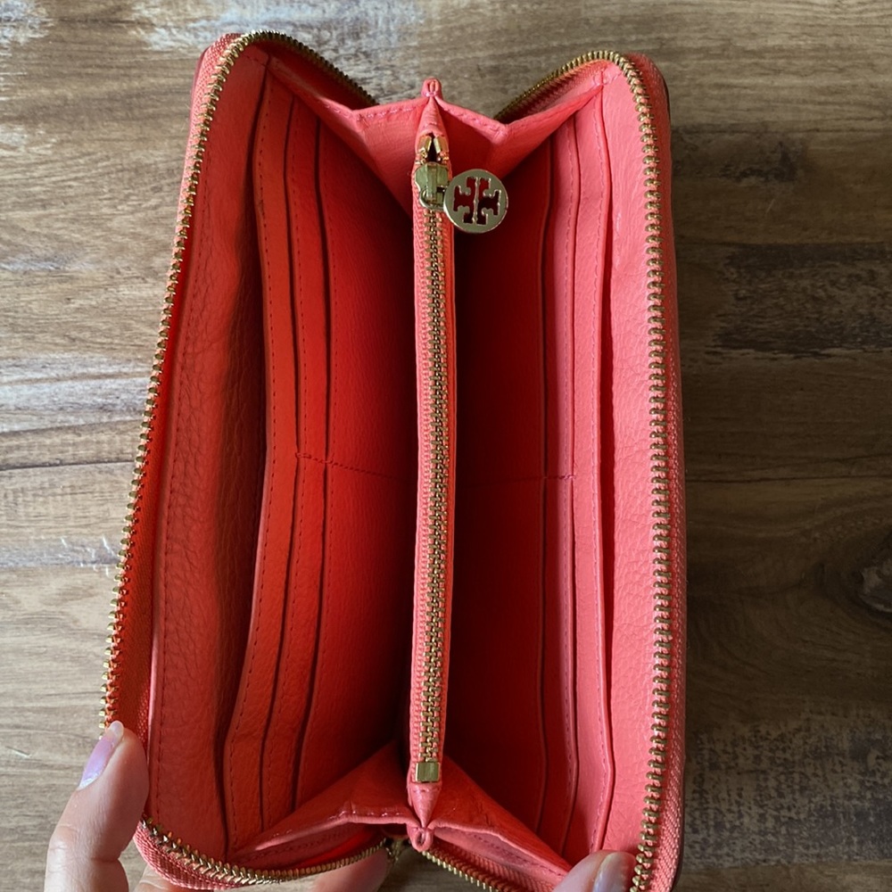 Tory Burch salmon wallet - Picture 4 of 5